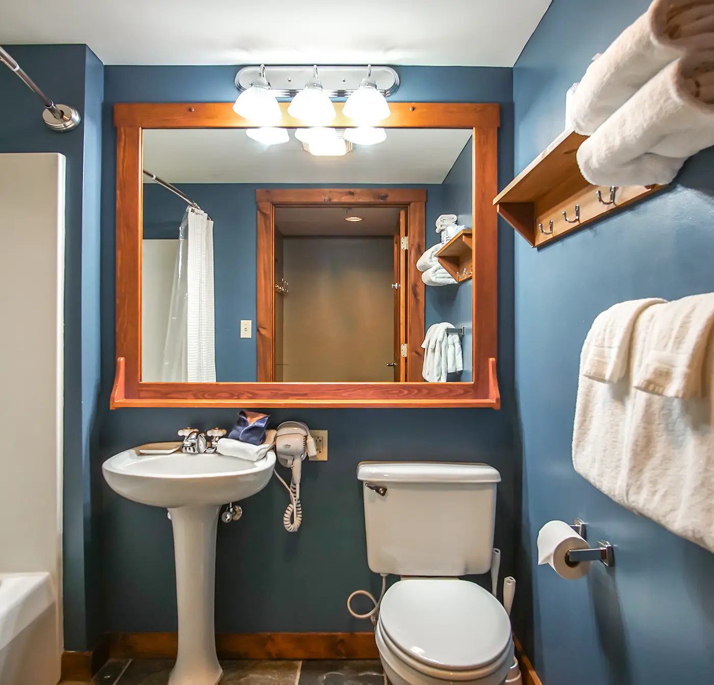 1 Br Junior Studio: Rimfire 258