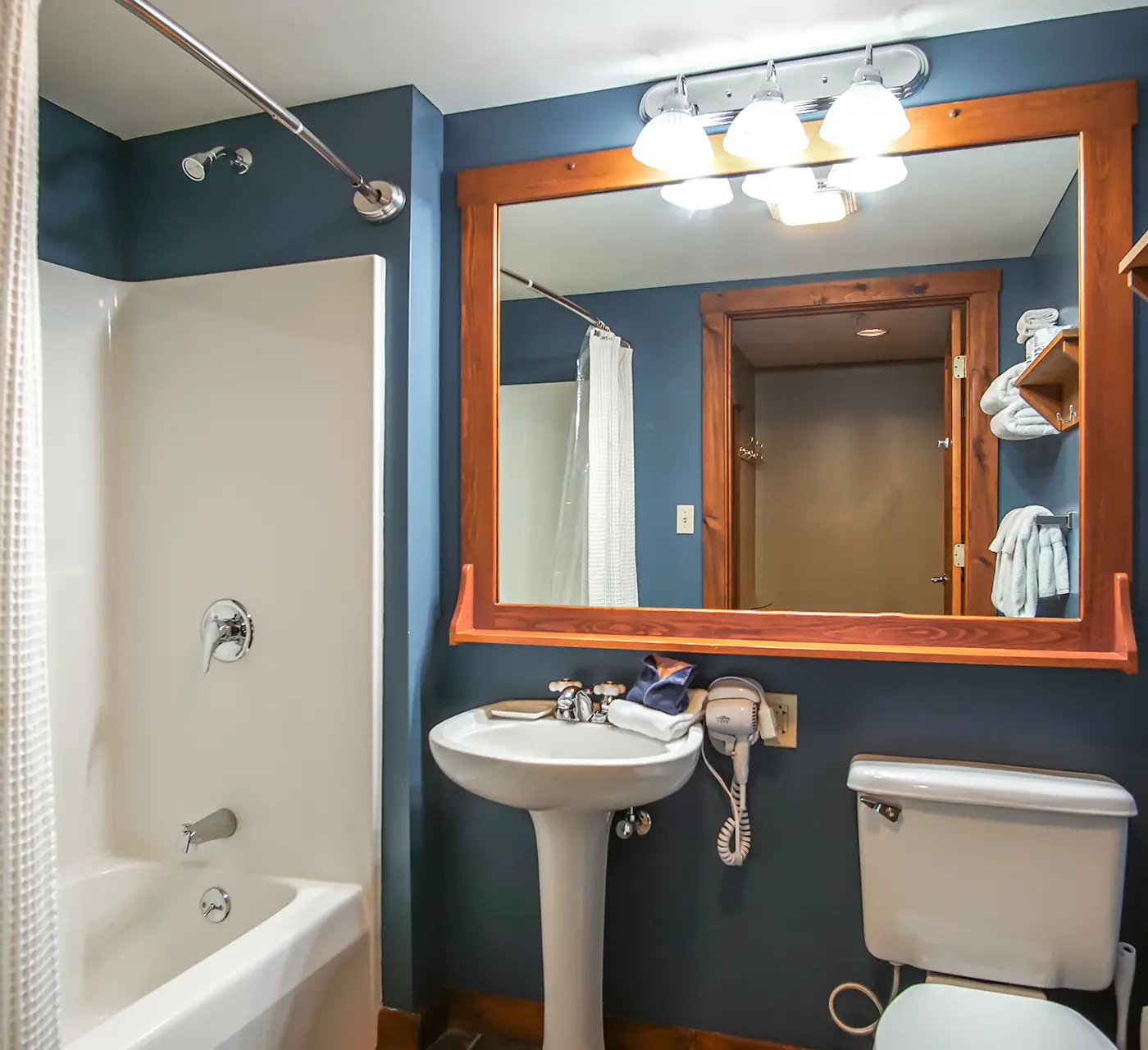 1 Br Junior Studio: Rimfire 258