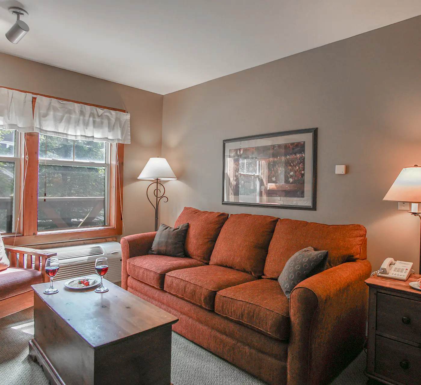 1 Br Junior Studio: Rimfire 258