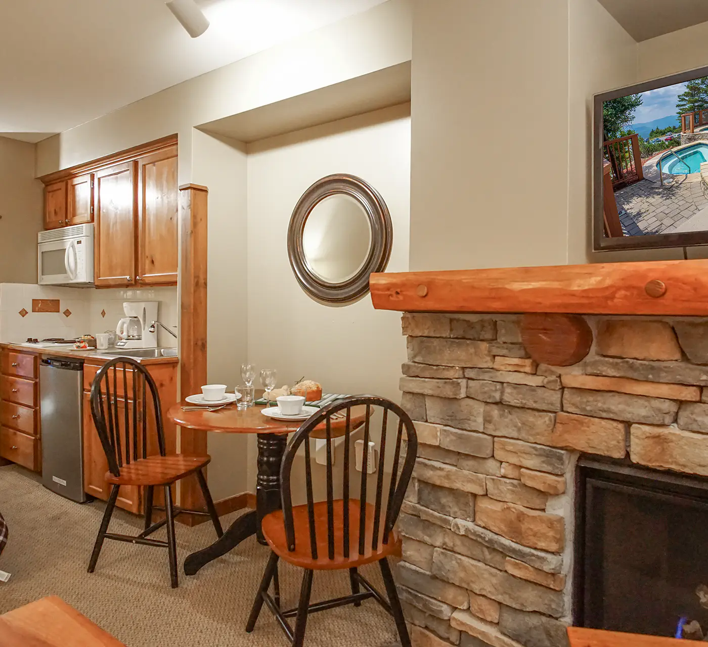 1 Br Junior Studio: Rimfire 258