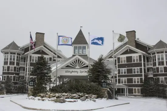 2 Br Plus Den: Allegheny Springs 140