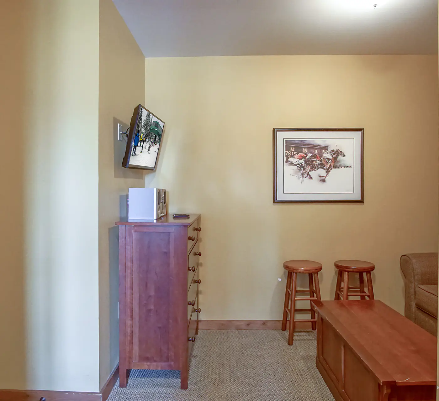 2 Br Plus Den: Allegheny Springs 140