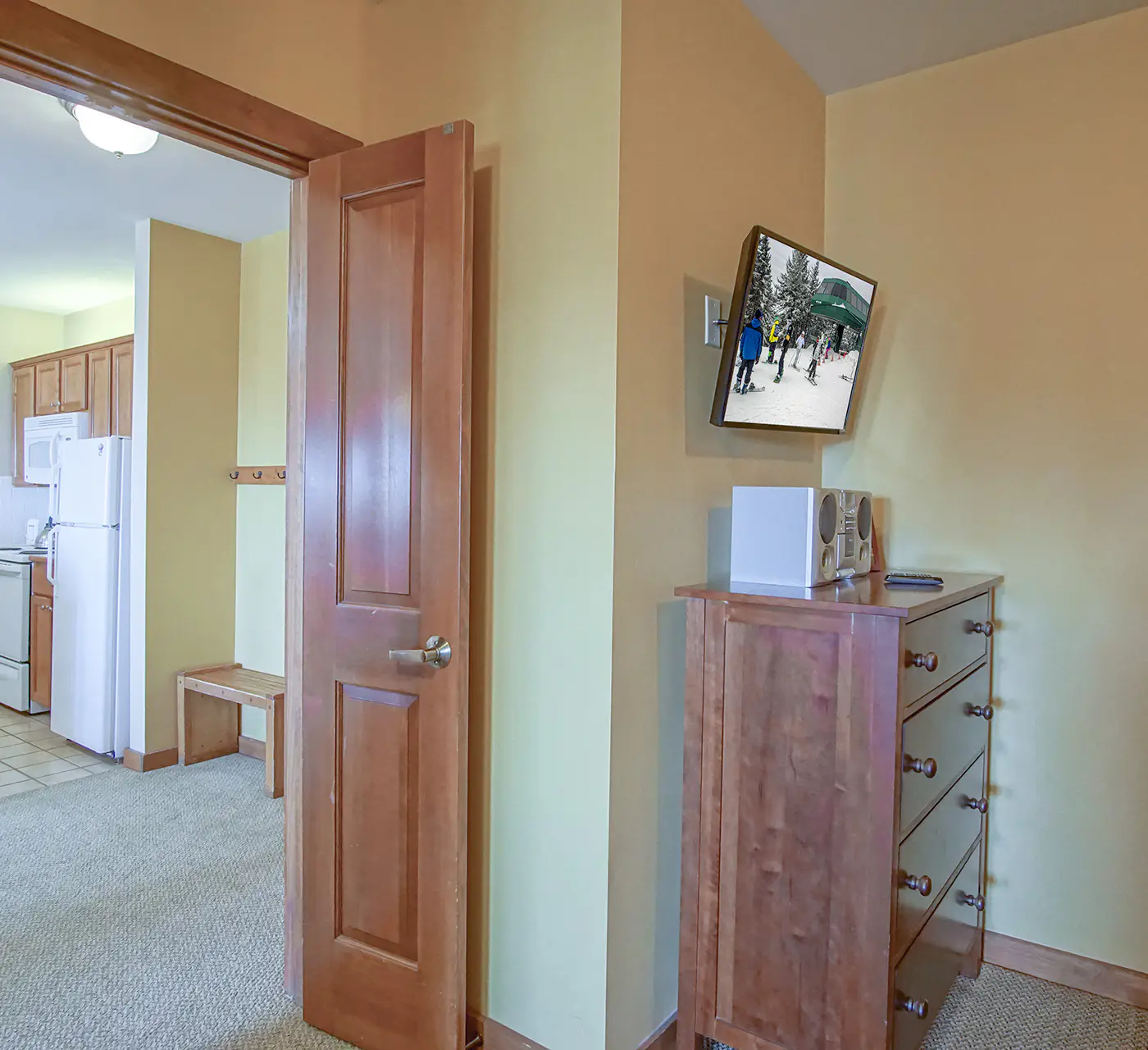 2 Br Plus Den: Allegheny Springs 140