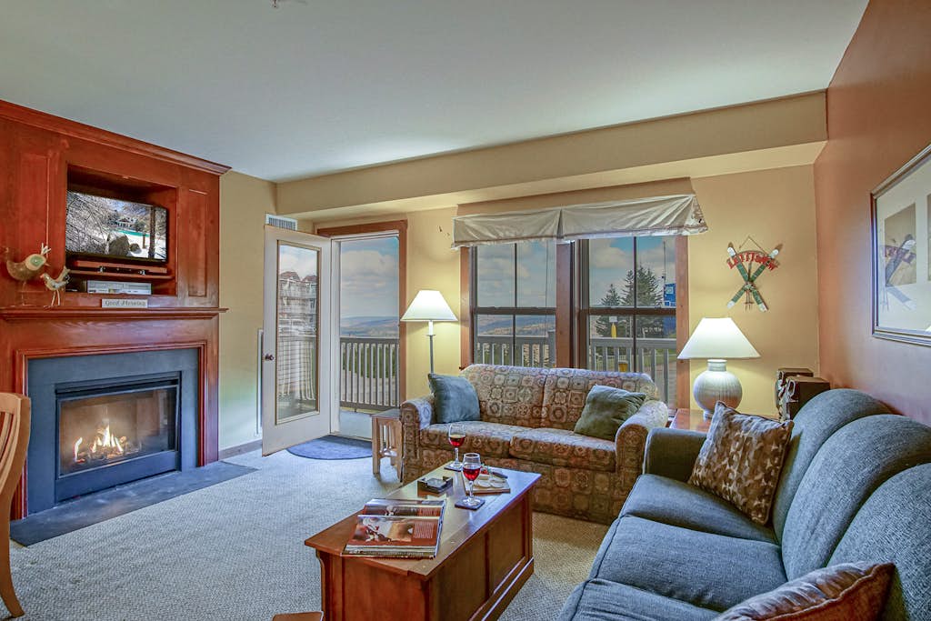 Allegheny Springs 140 Ground Level, slope side, Snowshoe Resort Village Center 2 Bedroom Plus Den