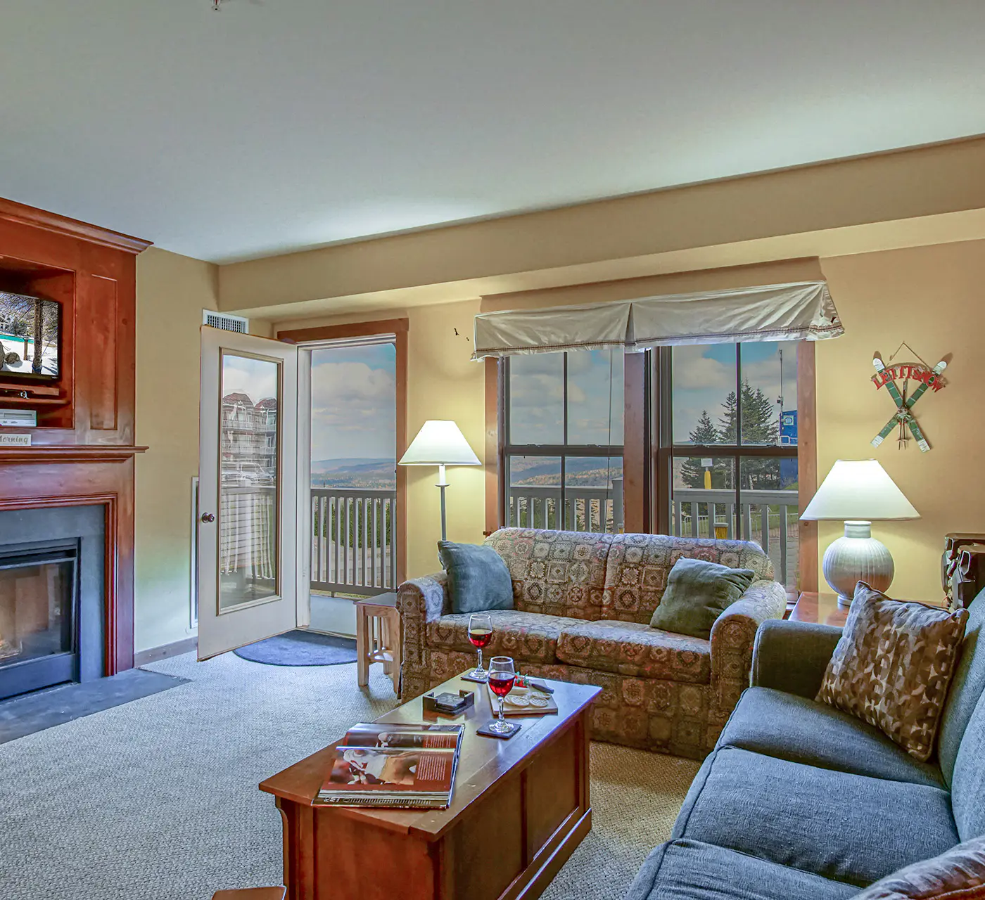 2 Br Plus Den: Allegheny Springs 140