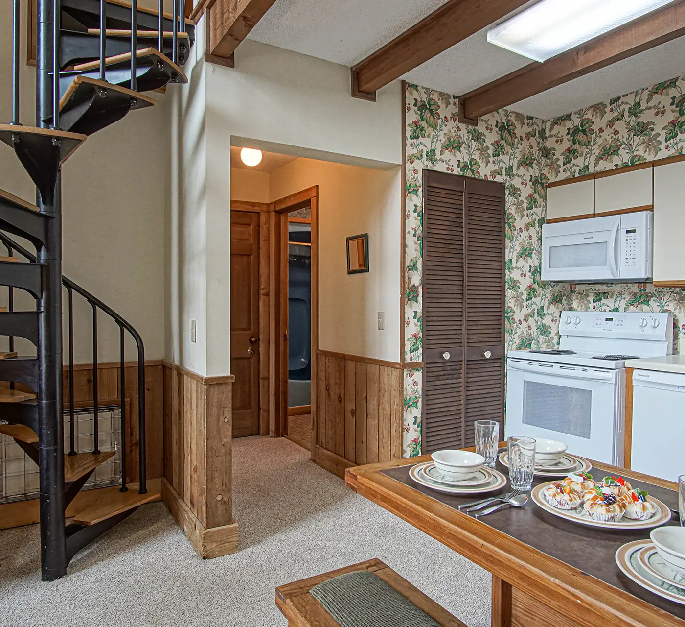 1 Br Plus Loft: Whistlepunk 40