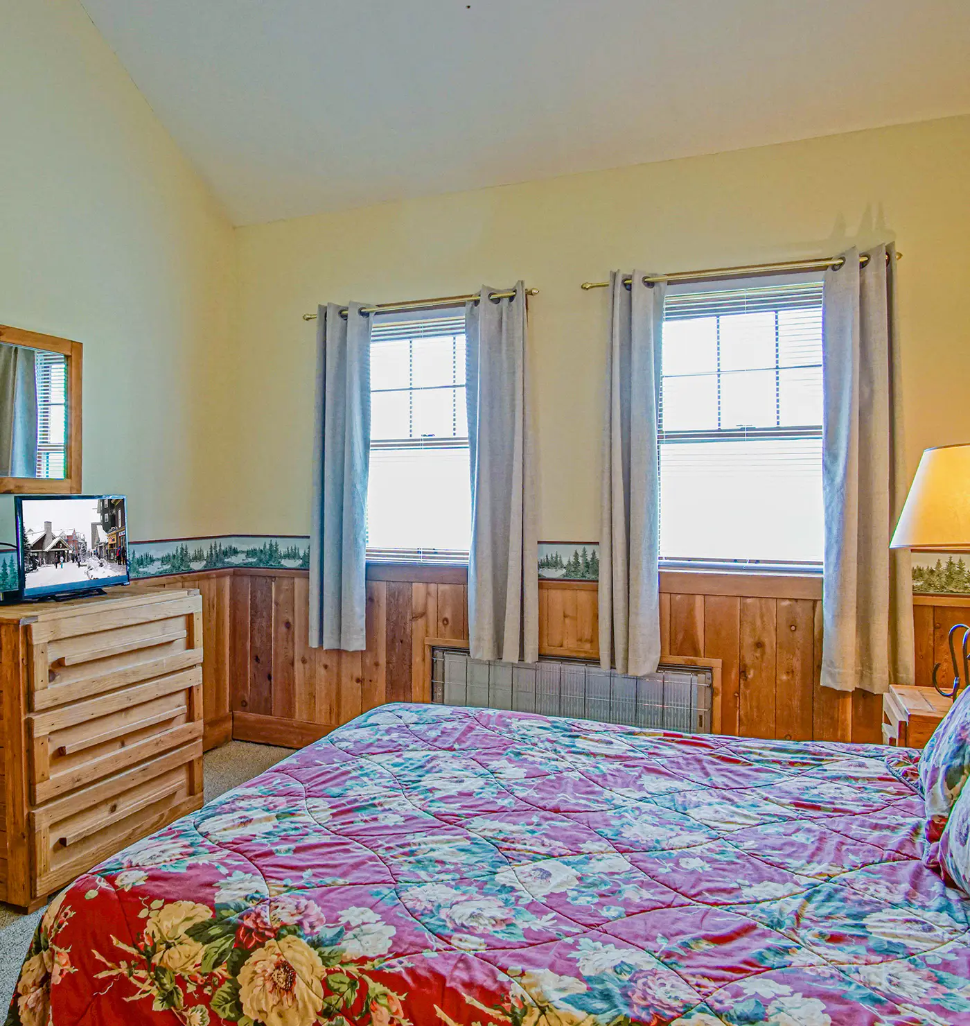1 Br Plus Loft: Whistlepunk 40