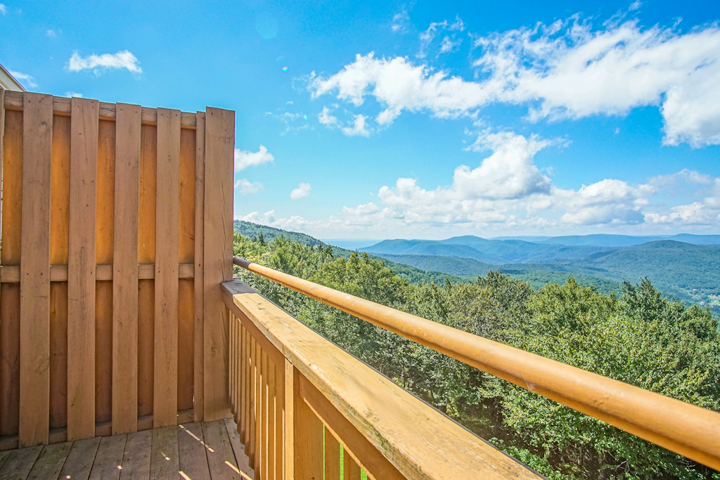 3 Br: Summit 304 B