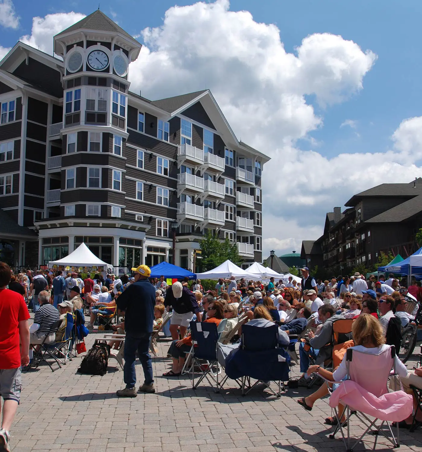 2 Br Plus Den: Allegheny Springs 440