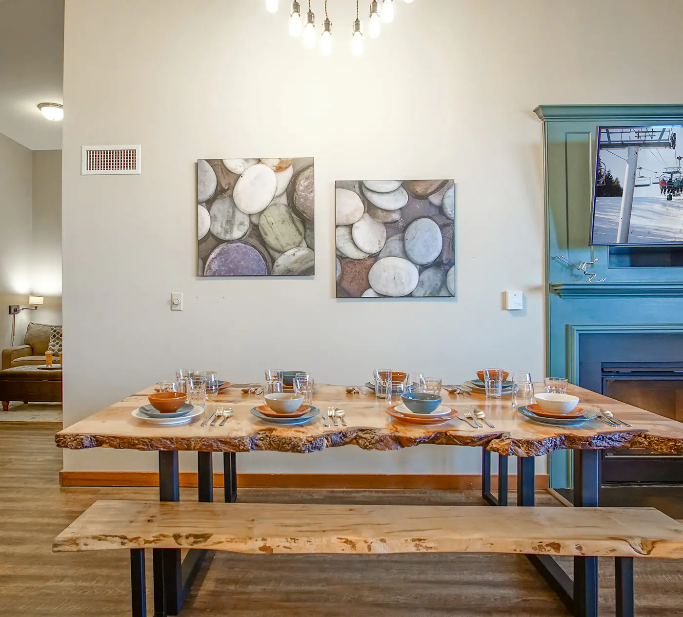 2 Br Plus Den: Allegheny Springs 440