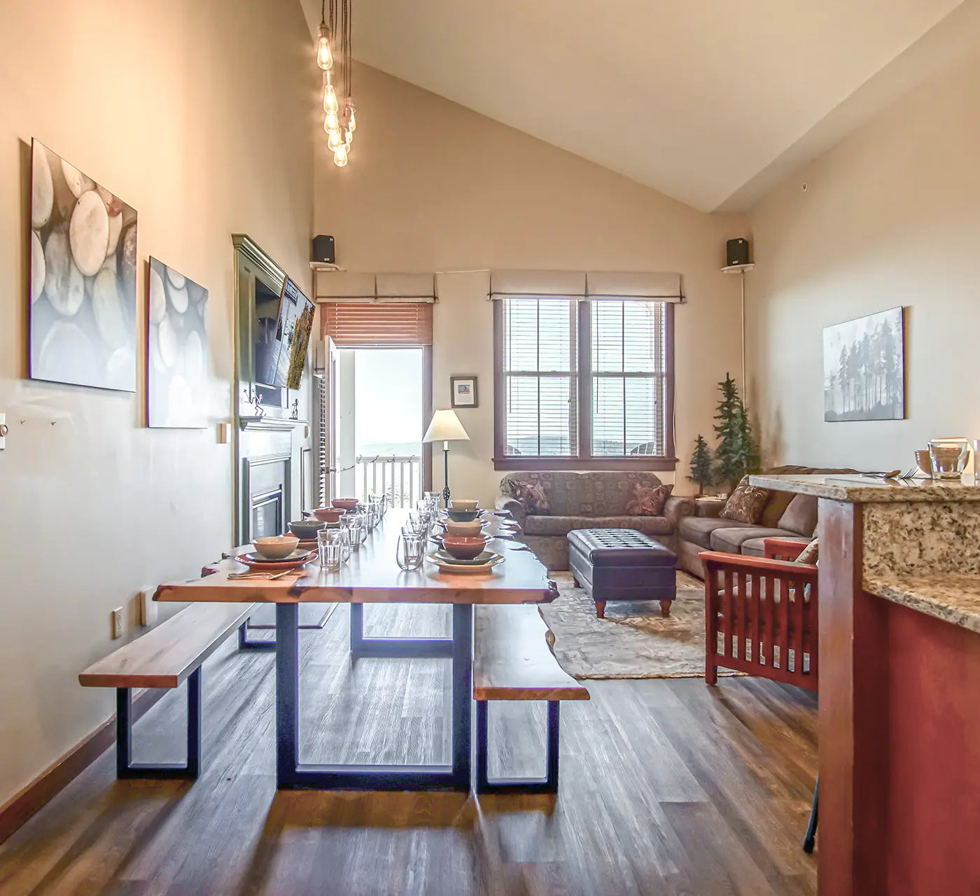 2 Br Plus Den: Allegheny Springs 440