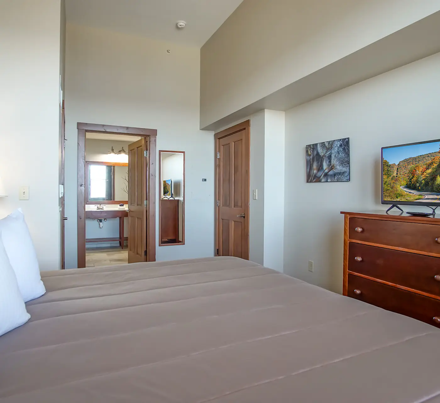 2 Br Plus Den: Allegheny Springs 440