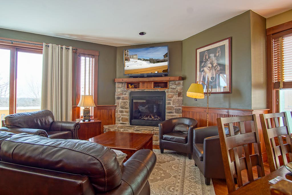 Sanctuary Family Paradise  Private Home with Hot tub  Snowshoe Mtn Resort