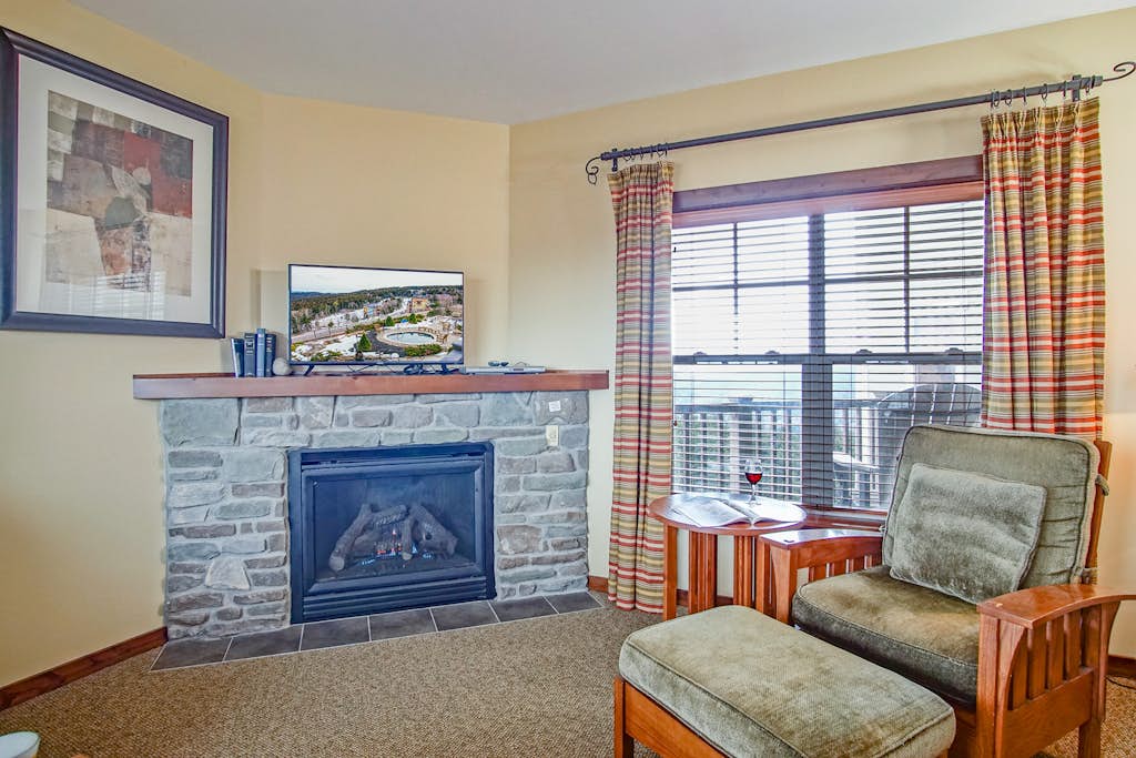 2 Br: Soaring Eagle Lodge 317: Luxury Bell Tower Condo - Great Amenities -Slope Side