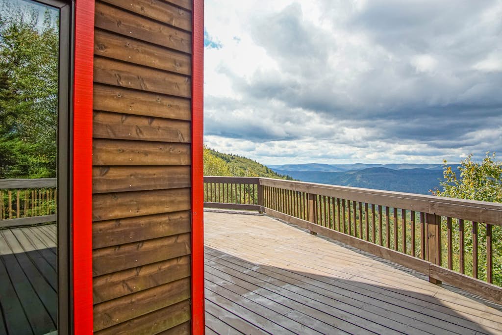 South West Ridge 72-153 5 Br: Large western views. Private hot tub. Wood fireplace.
