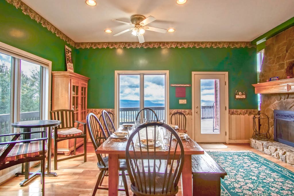 South West Ridge 72-153 5 Br: Large western views. Private hot tub. Wood fireplace.