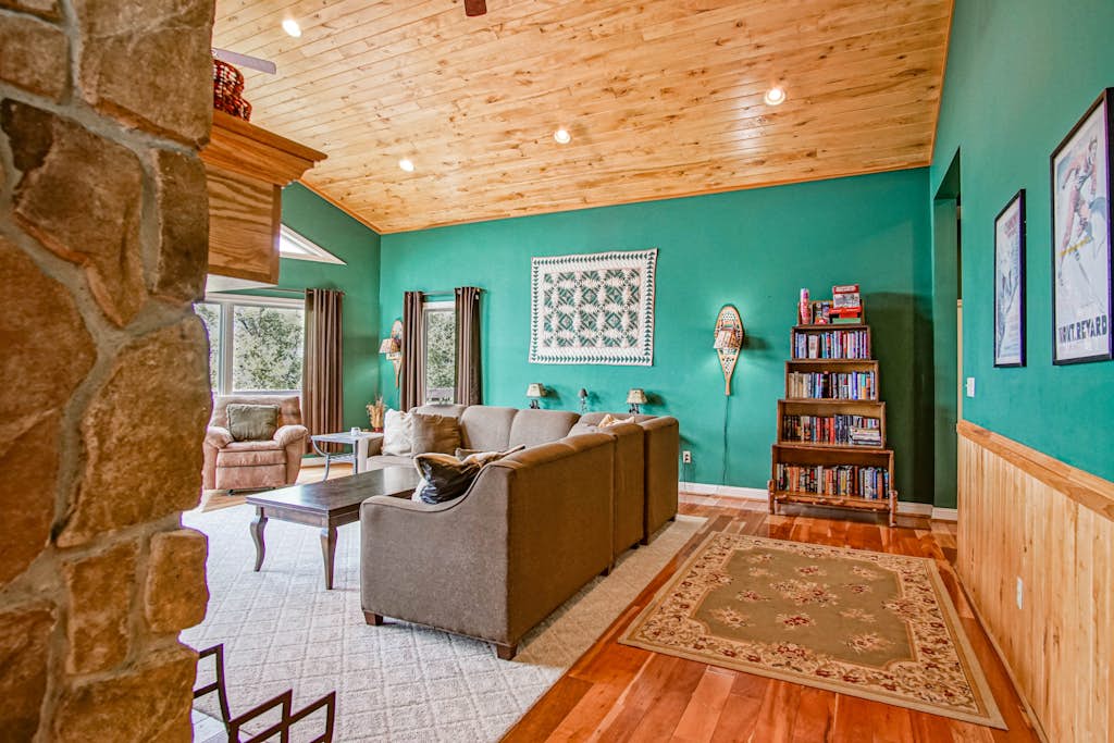 South West Ridge 72-153 5 Br: Large western views. Private hot tub. Wood fireplace.