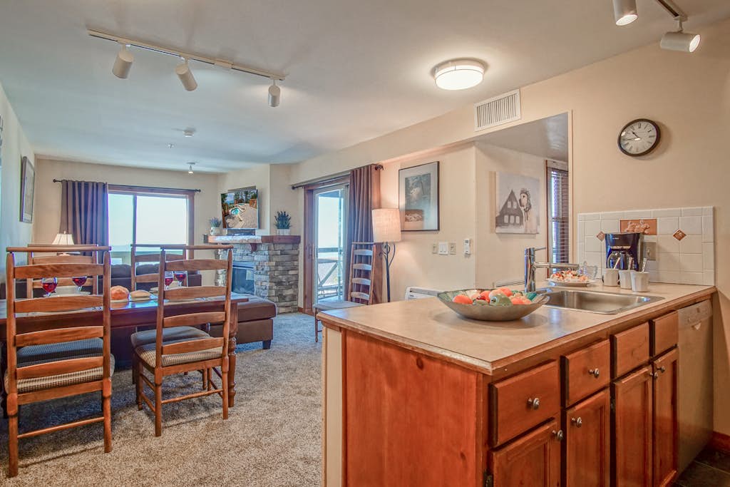 2 Br: Rimfire 214 - Great Western Views on large deck corner unit