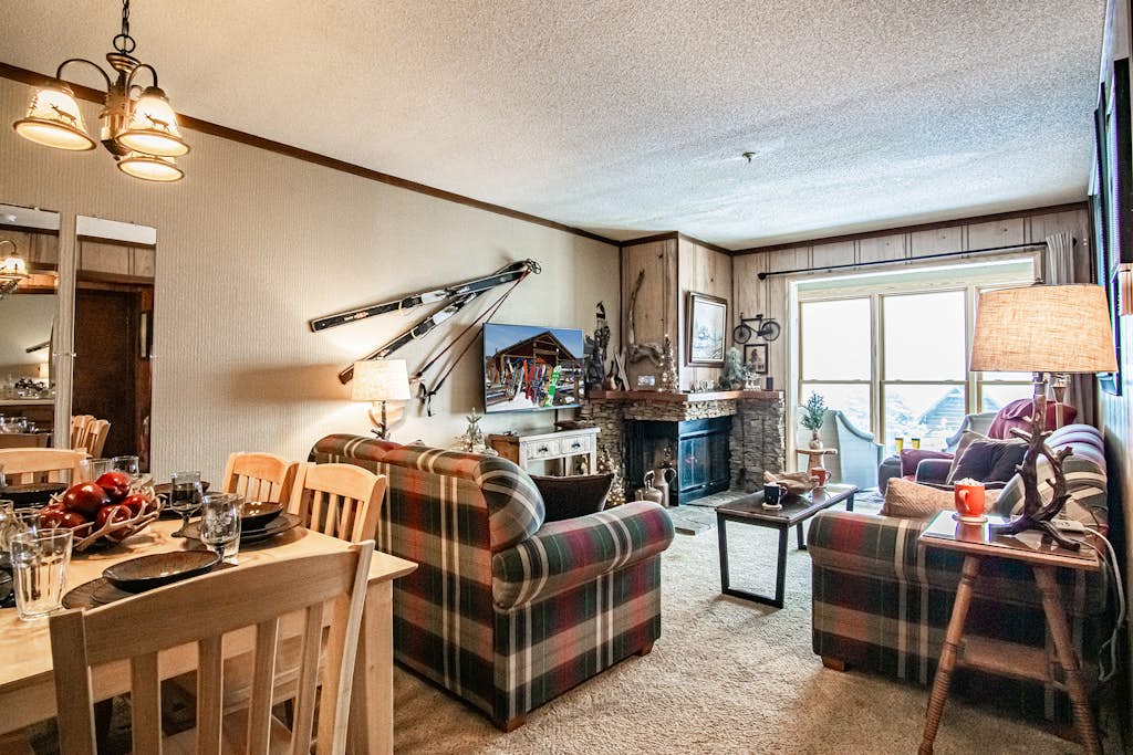 2 Br: SnowCrest 314B: Indoor Hot Tubs Game Room Easy Slope Access