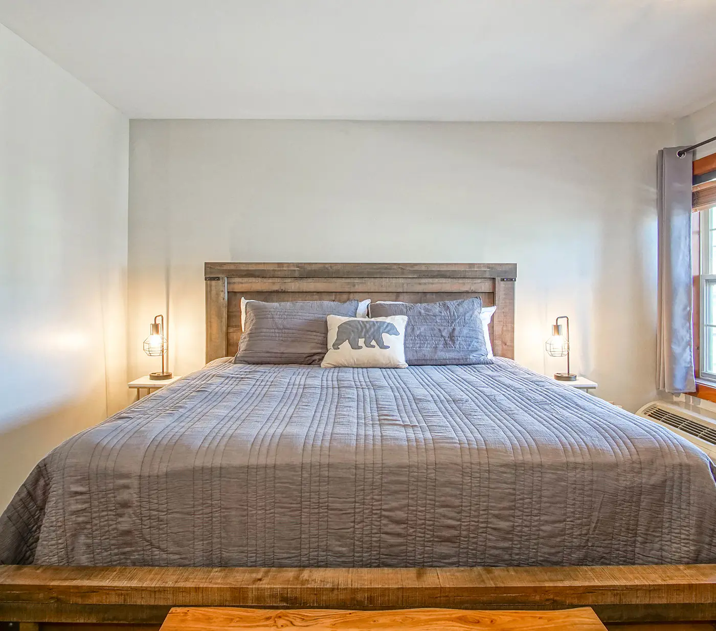 1 Br Junior Studio: Rimfire 421