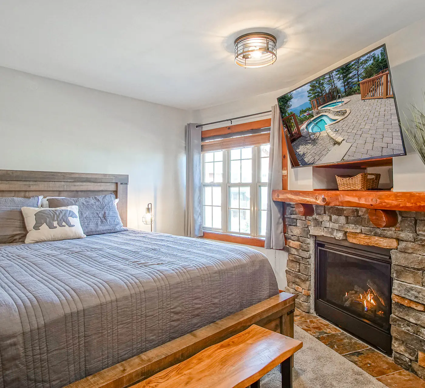 1 Br Junior Studio: Rimfire 421