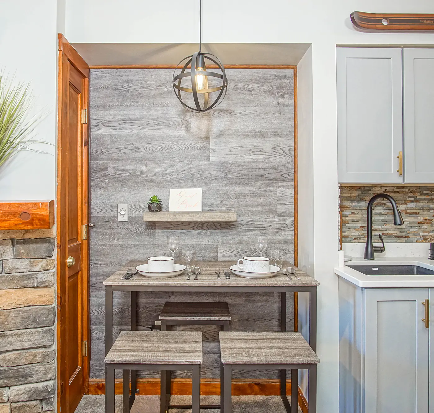 1 Br Junior Studio: Rimfire 421