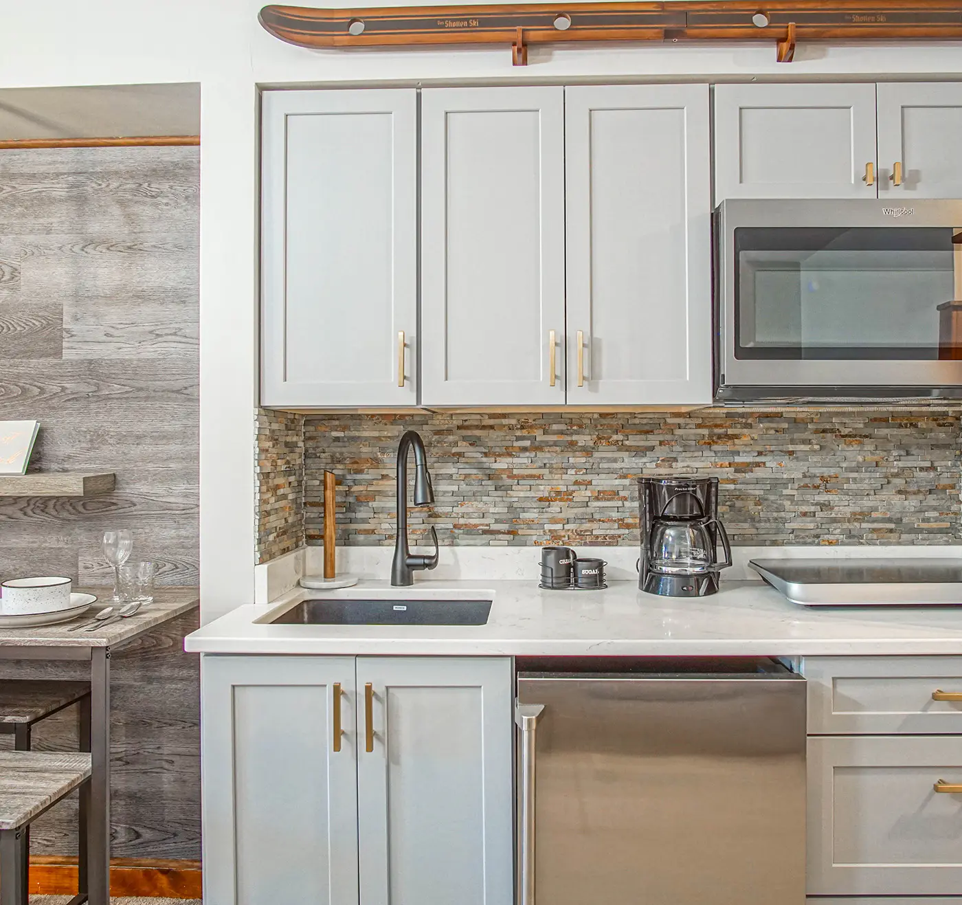 1 Br Junior Studio: Rimfire 421