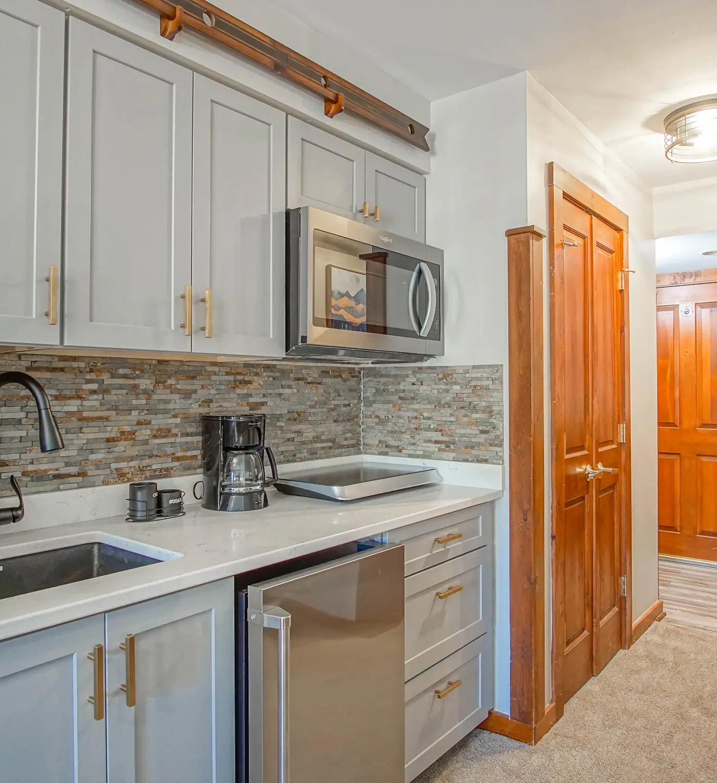 1 Br Junior Studio: Rimfire 421