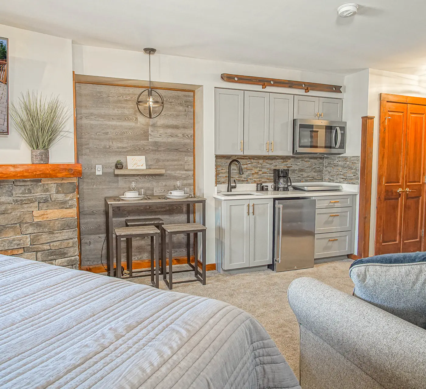 1 Br Junior Studio: Rimfire 421