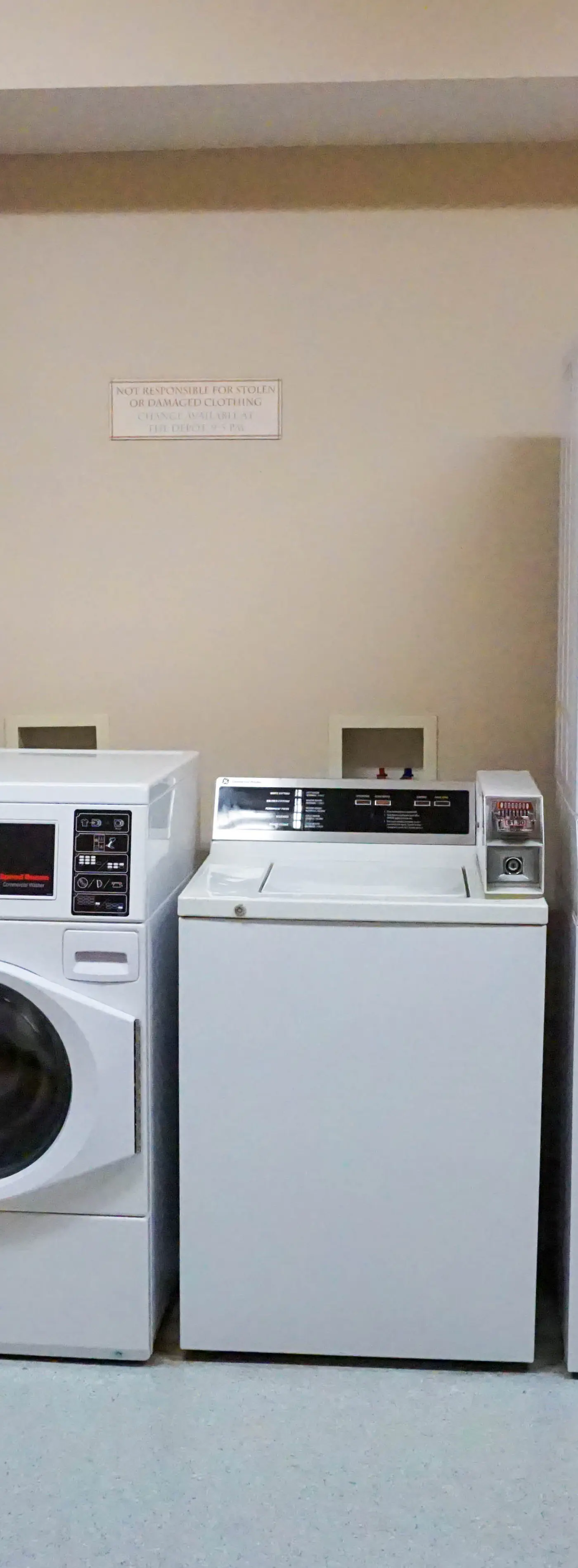 1 Br Junior Studio: Rimfire 421