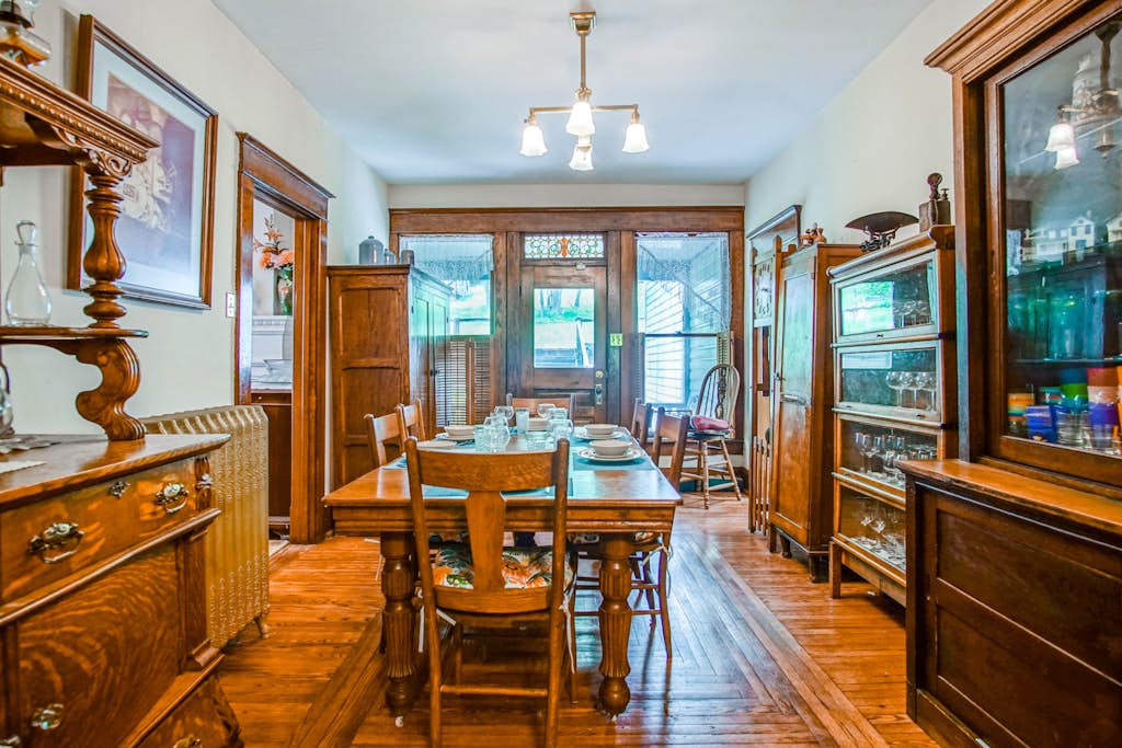 5 Br: Historic Glaab House in Cass, with AC, Amazing Kitchen, Covered Porches, Historical Landmark