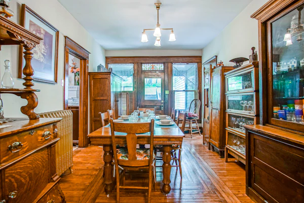 5 Br: Historic Glaab House in Cass, with AC, Amazing Kitchen, Covered Porches, Historical Landmark