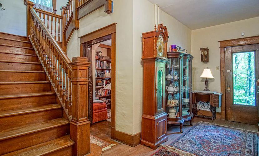 5 Br: Historic Glaab House in Cass, with AC, Amazing Kitchen, Covered Porches, Historical Landmark