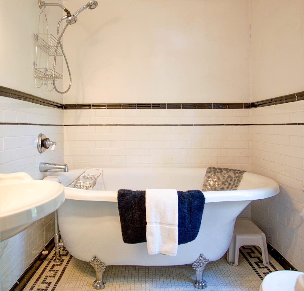 5 Br: Historic Glaab House in Cass, with AC, Amazing Kitchen, Covered Porches, Historical Landmark