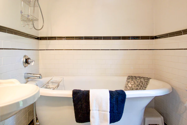 5 Br: Historic Glaab House in Cass, with AC, Amazing Kitchen, Covered Porches, Historical Landmark