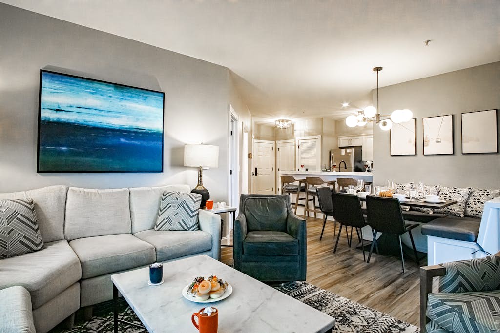 2 Br Seneca Condo 200 Beautiful Vista Views