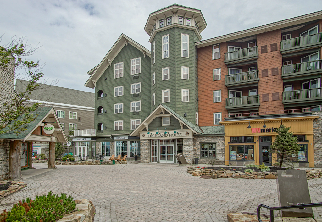 2 Br: Highland House 102-104