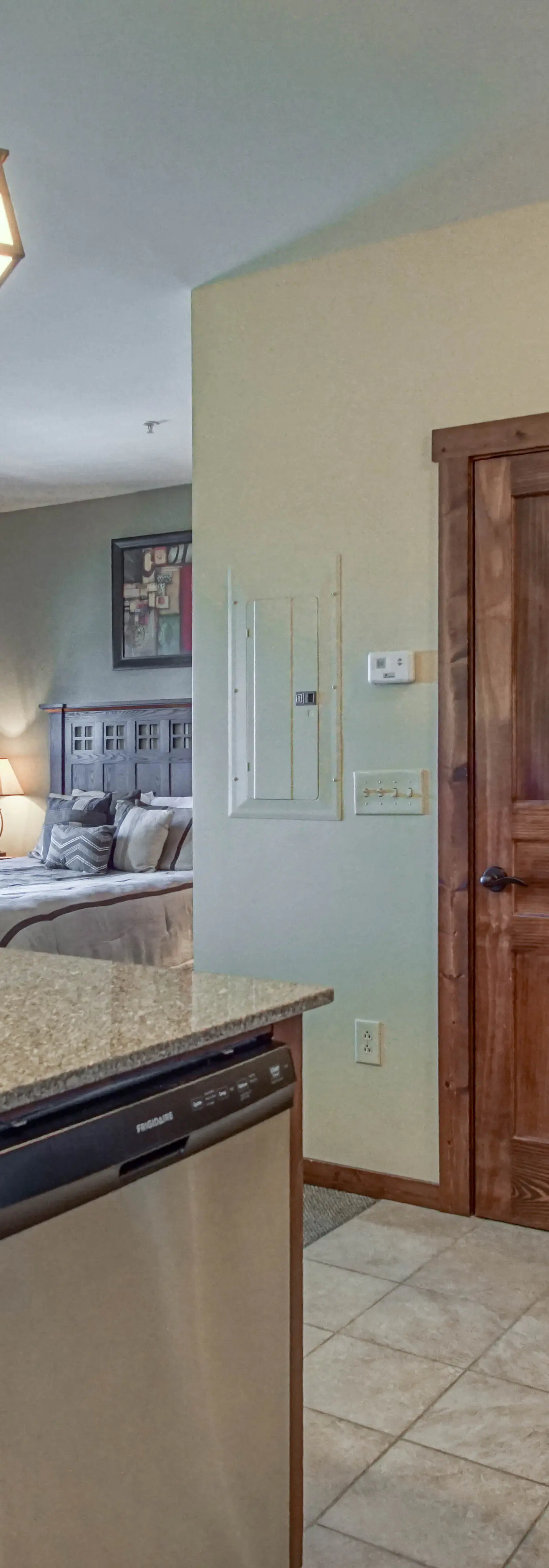 1 Br Studio: Soaring Eagle 315