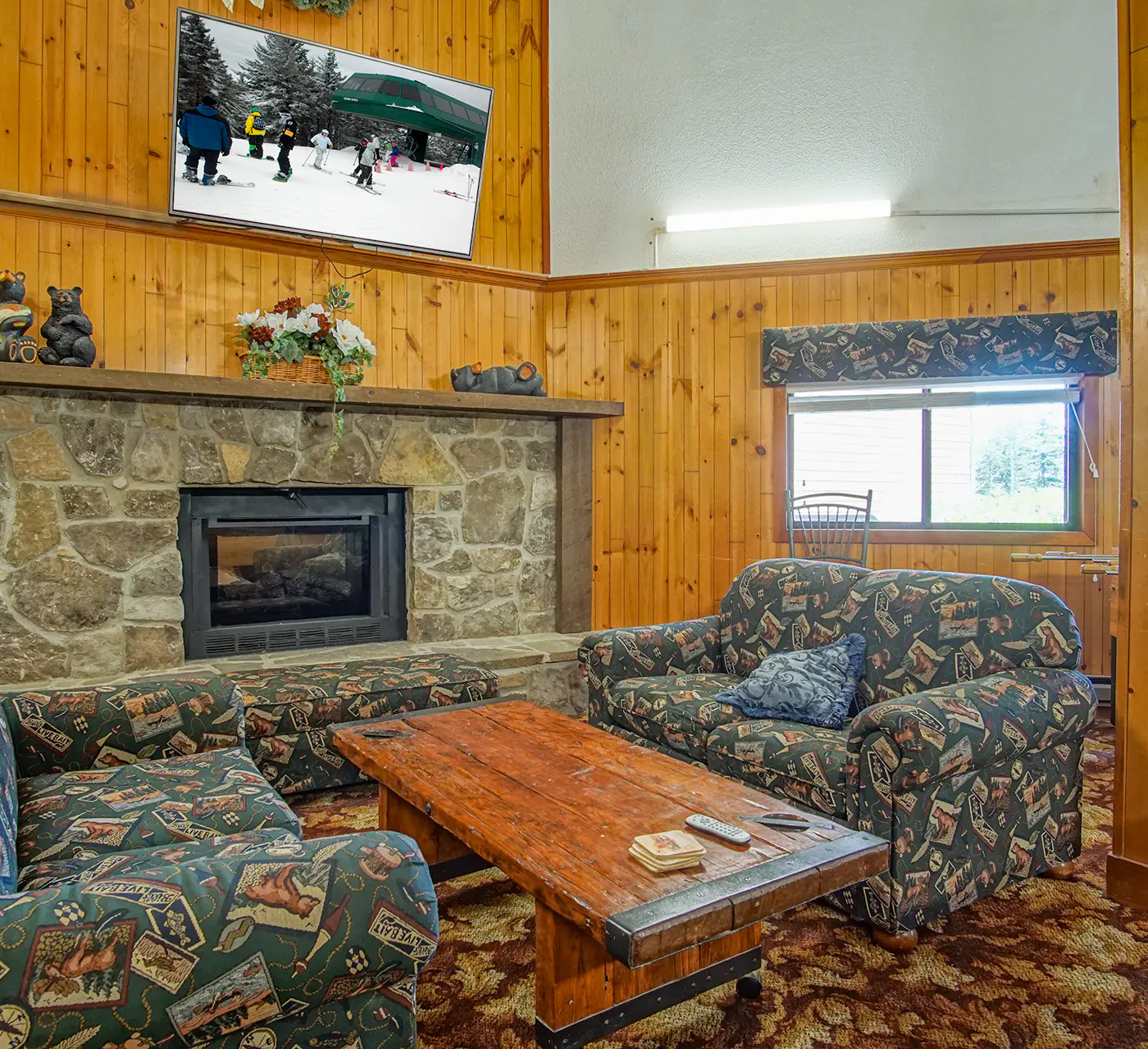 1 Br: Snowcrest 210B