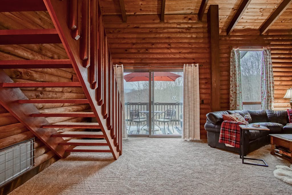 2 Br Plus Loft: Hawthorne Valley 4