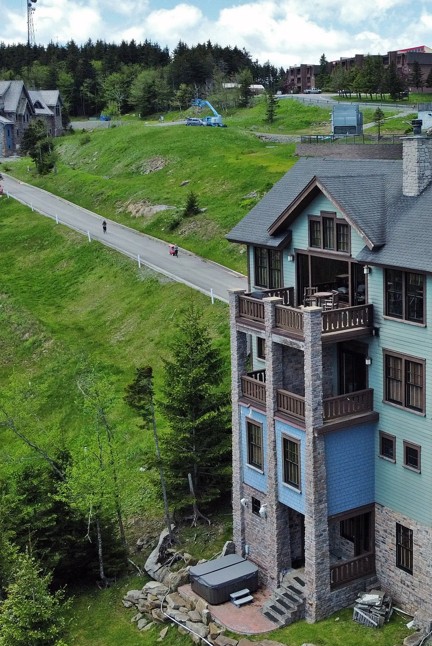 8 Br: Sanctuary Slopeside 1