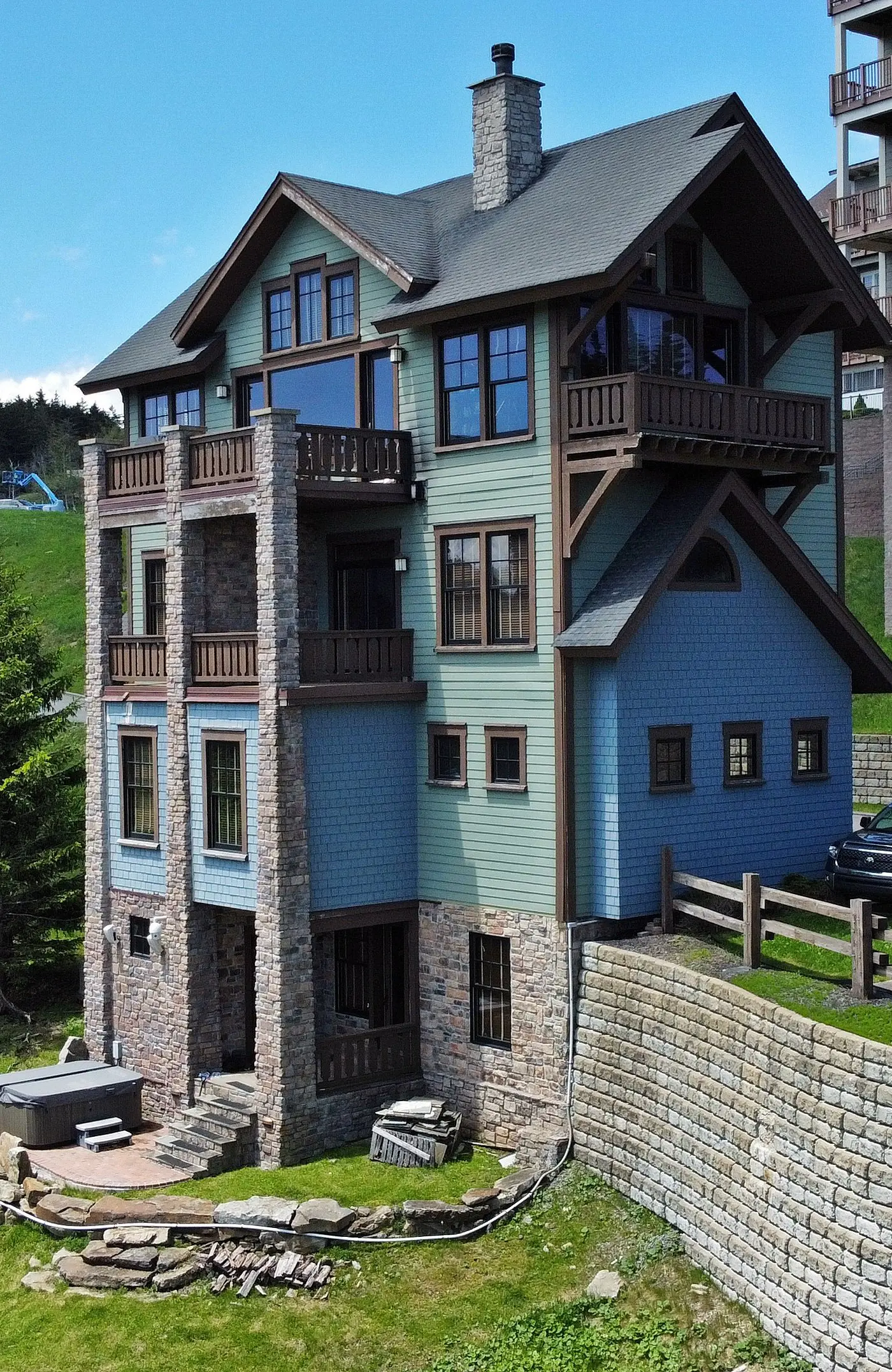 8 Br: Sanctuary Slopeside 1