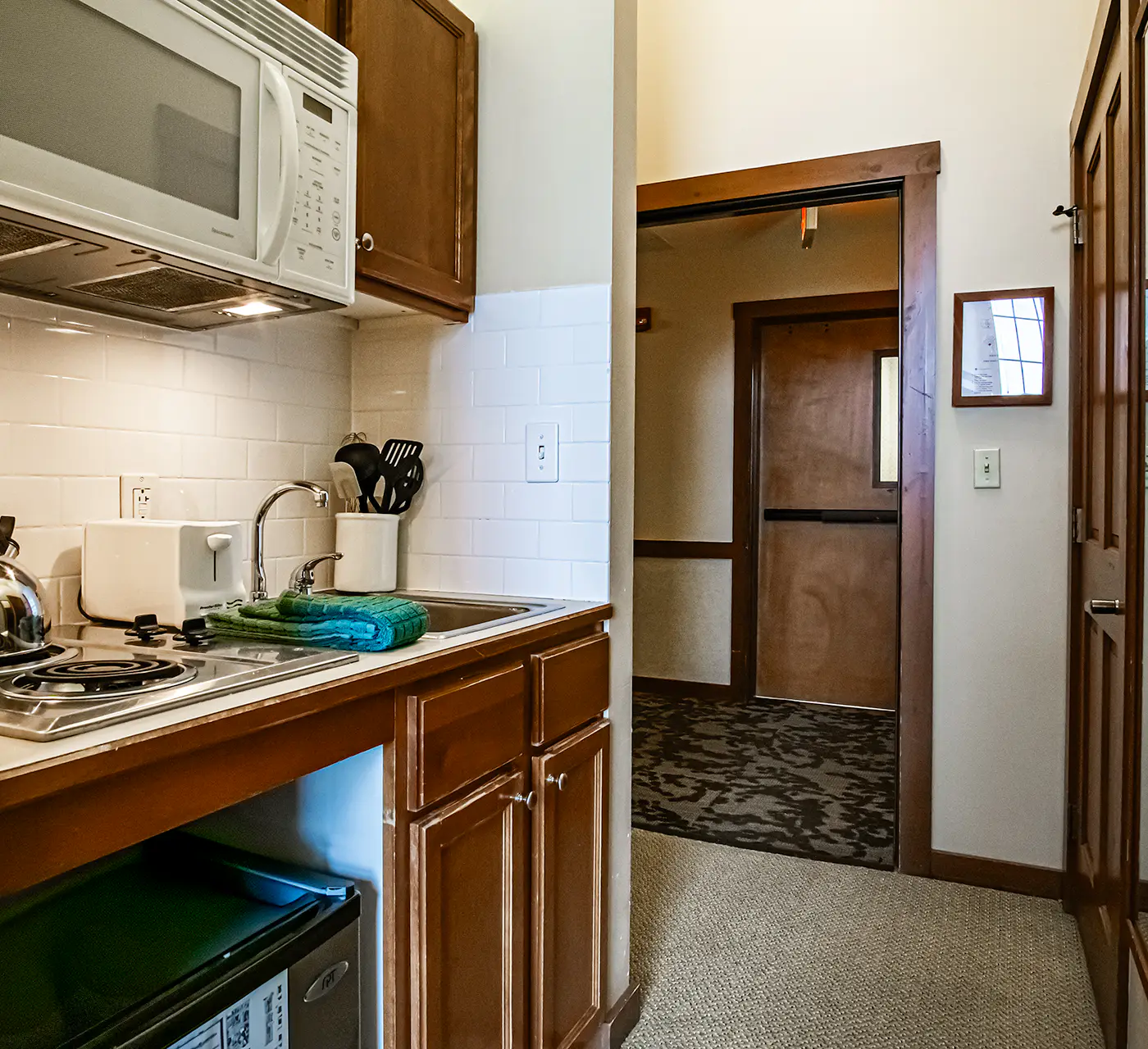 1 Br Jr Studio: Allegheny Springs 414