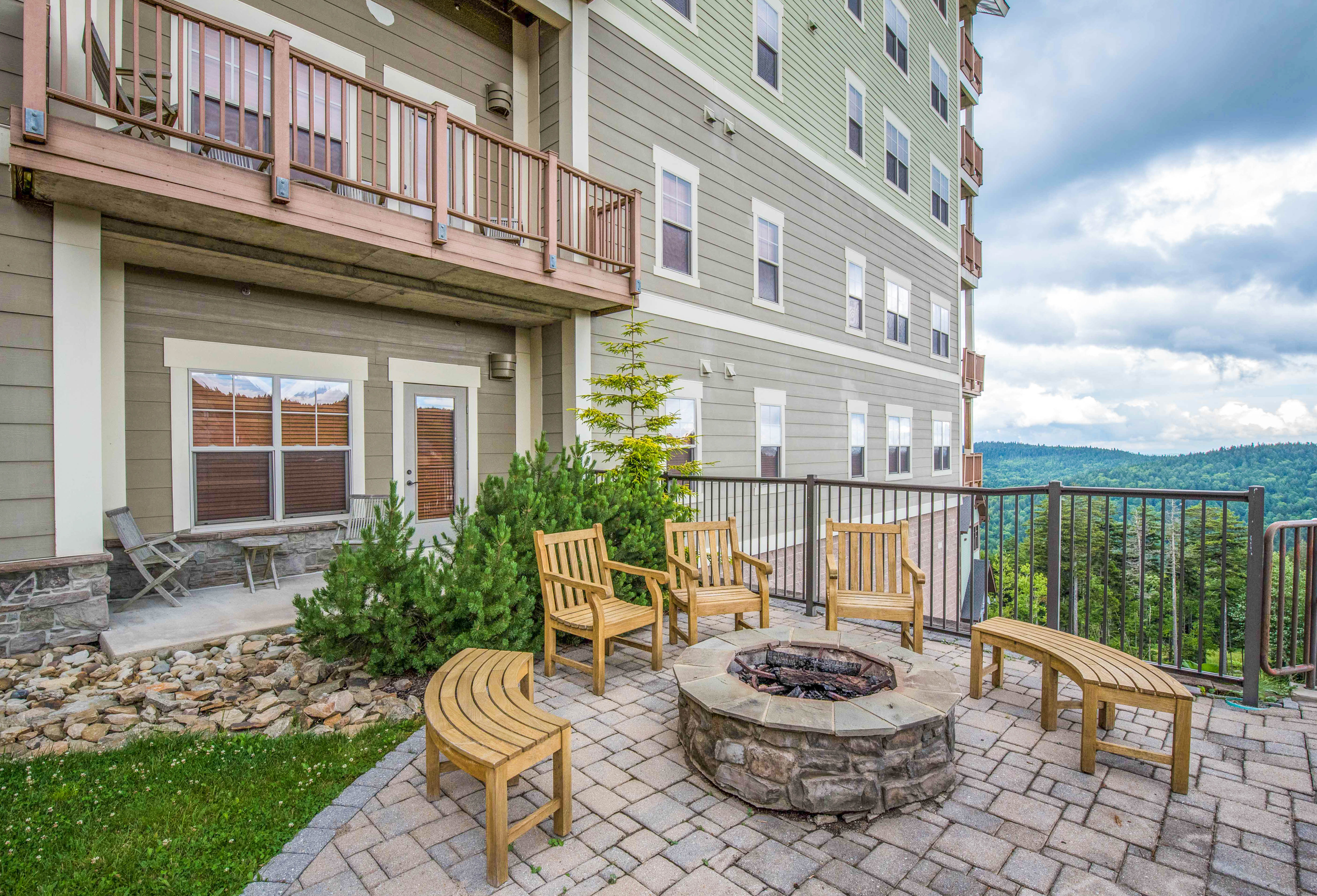 Soaring Eagle 414, Studio