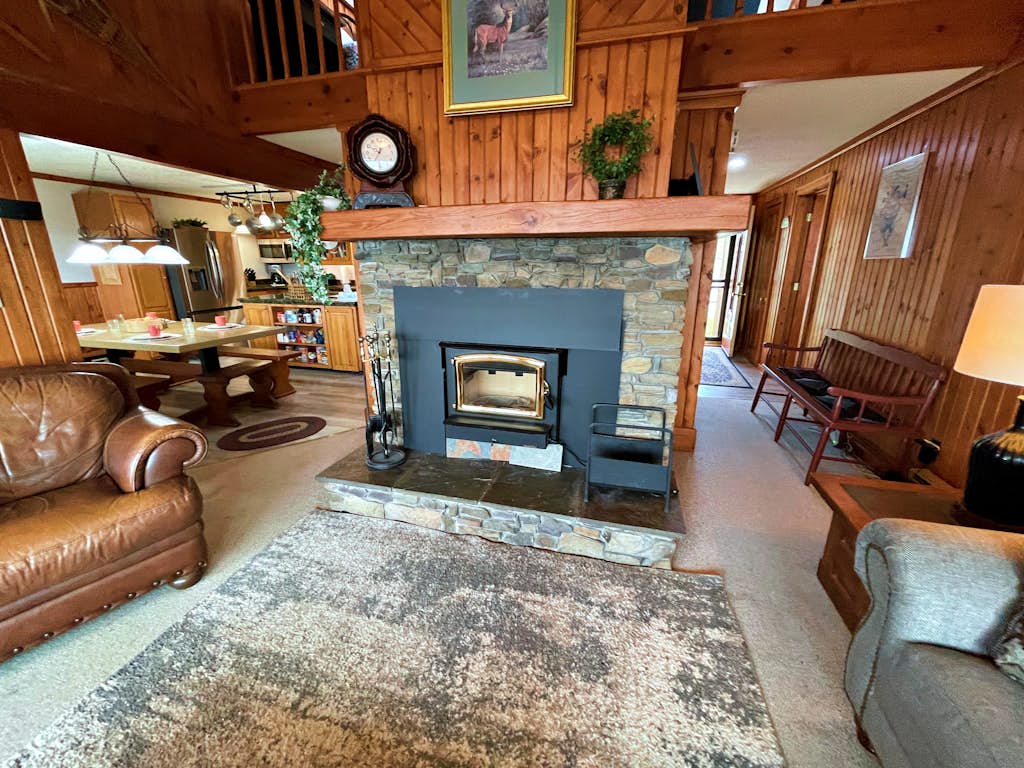 Lands End 4 BR Condo: 5 mins walk to the Village