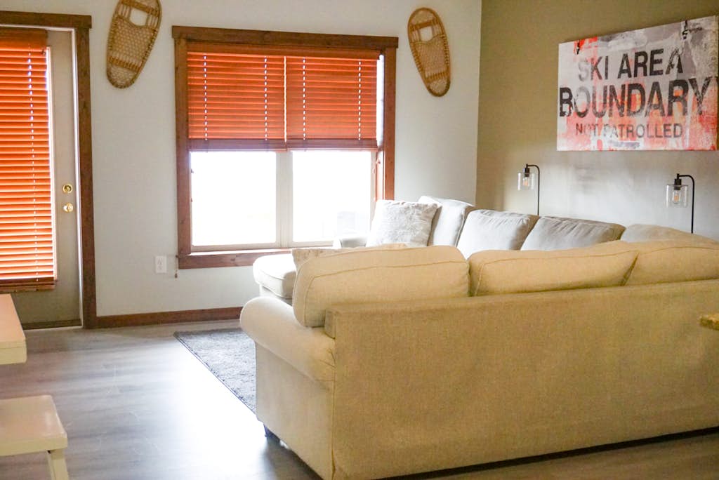 Soaring Eagle # 216 2 Bedrooms, 2 Full Baths:slopeside, Hot Tubs, Underground Parking