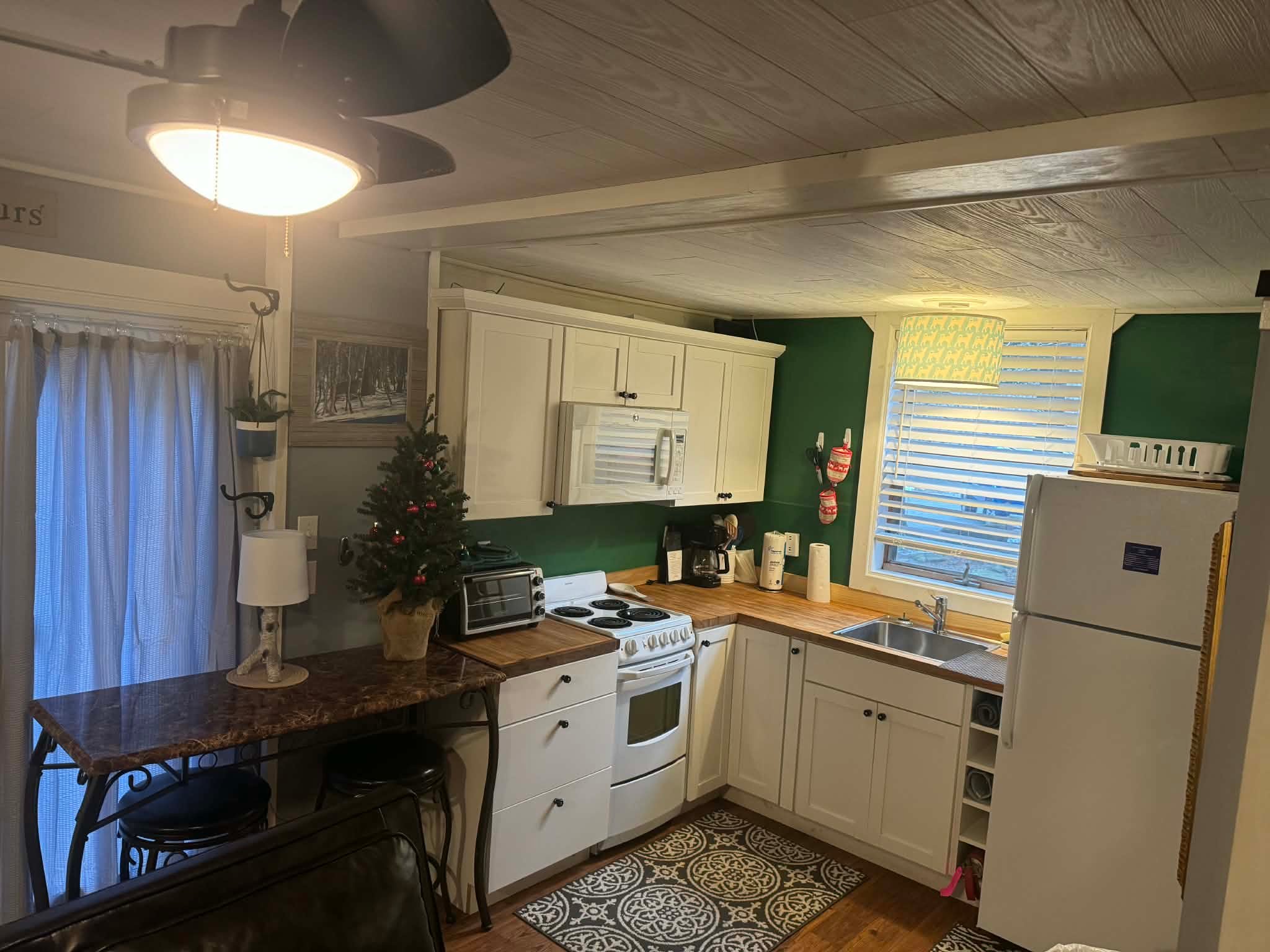 1 Br: Studio Overlook 21-C