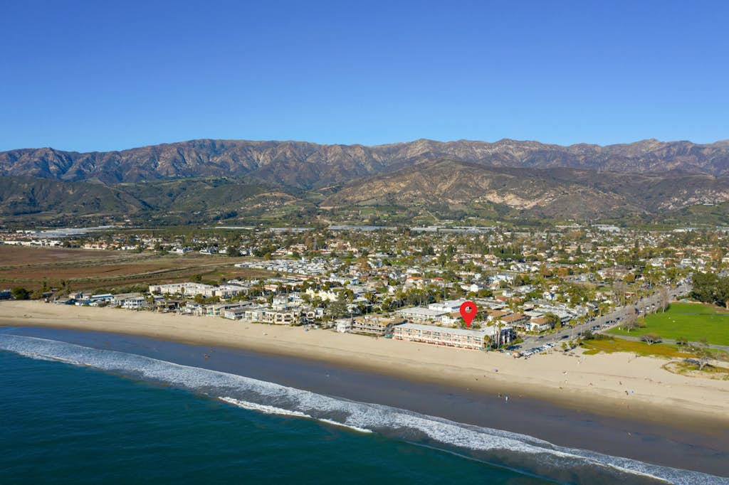 2BR Condo right next to the beach and walkable to all the best of Carpinteria!