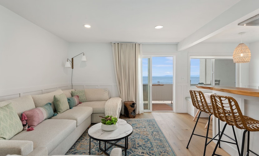 Beachfront 2BR Condo in Sunny Carpinteria