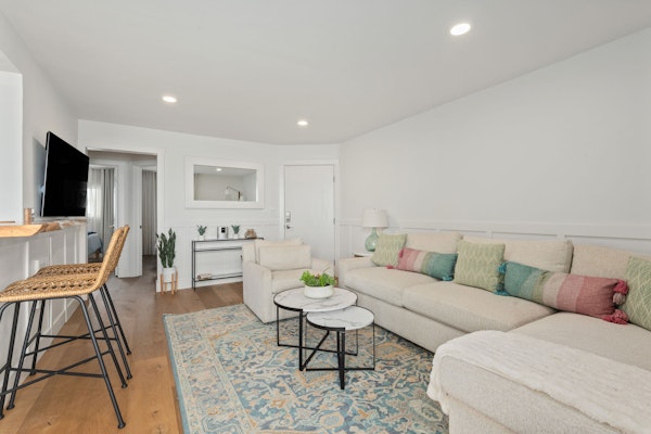 Beachfront 2BR Condo in Sunny Carpinteria